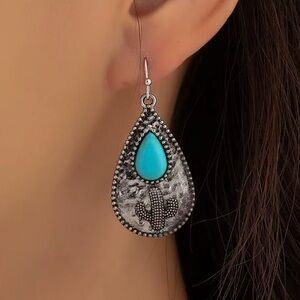 NWT nOir Jewelry Water Drop Cactus Turquoise Earrings
